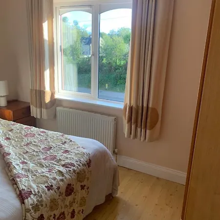 Remarkable 4 Bed House In Town Σπίτι διακοπών