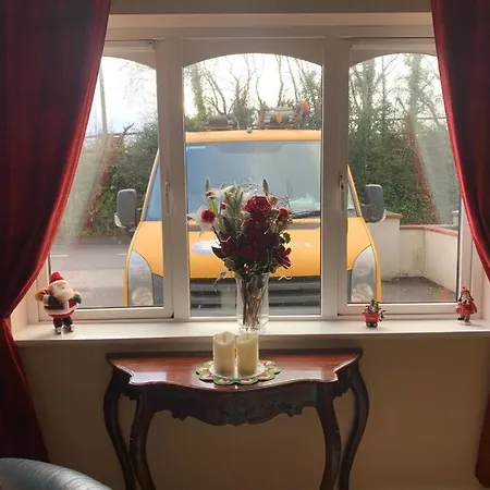 Σπίτι διακοπών Remarkable 4 Bed House In Town