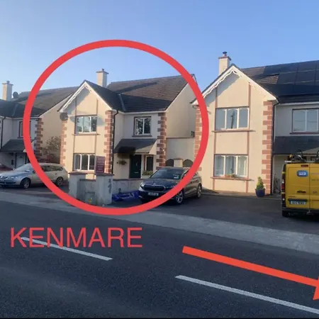 Σπίτι διακοπών Remarkable 4 Bed House In Town