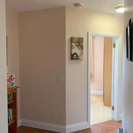 Remarkable 4 Bed House In Town Σπίτι διακοπών *