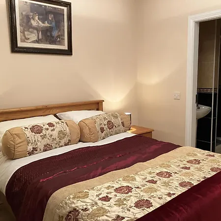 Remarkable 4 Bed House In Town