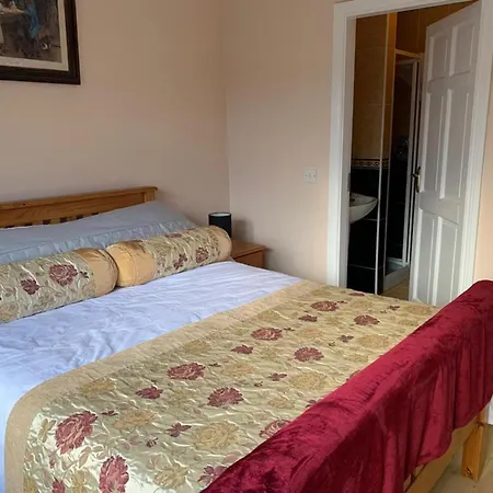 Remarkable 4 Bed House In Town